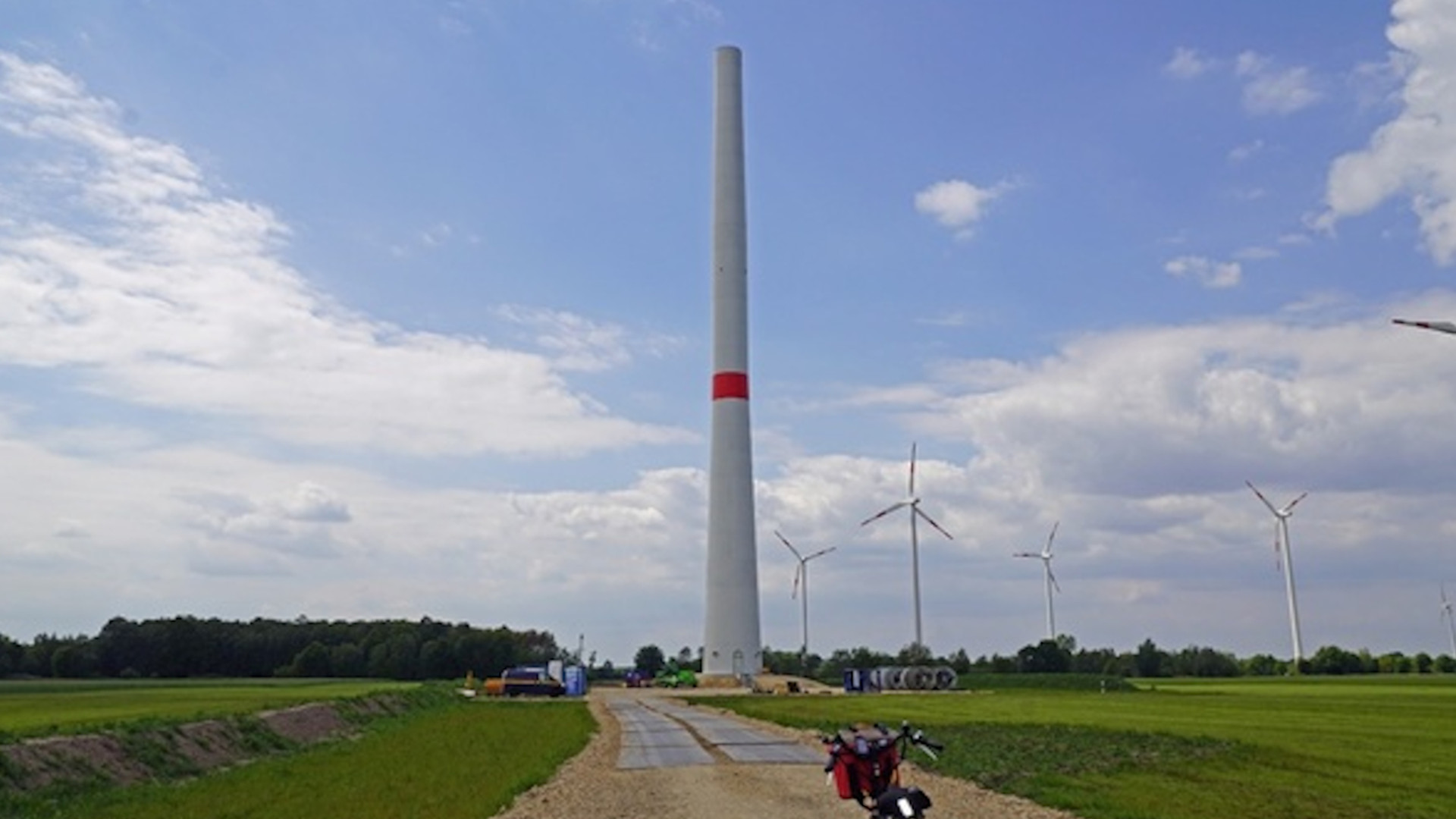Screen_Errichtung einer Windkraftanlage im Windpark Holsten-Bexten