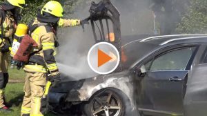 Screen_Feuer greift auf PKW ueber