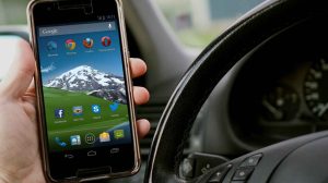 Screen_Handy am Steuer