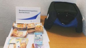 Screen_20 10 23 50.000 Euro in Kindersitz