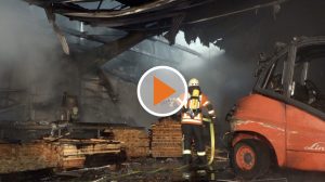 Screen_Saegewerk in Flammen