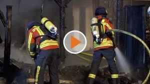 Screen_Feuer springt auf Wohnhaus über