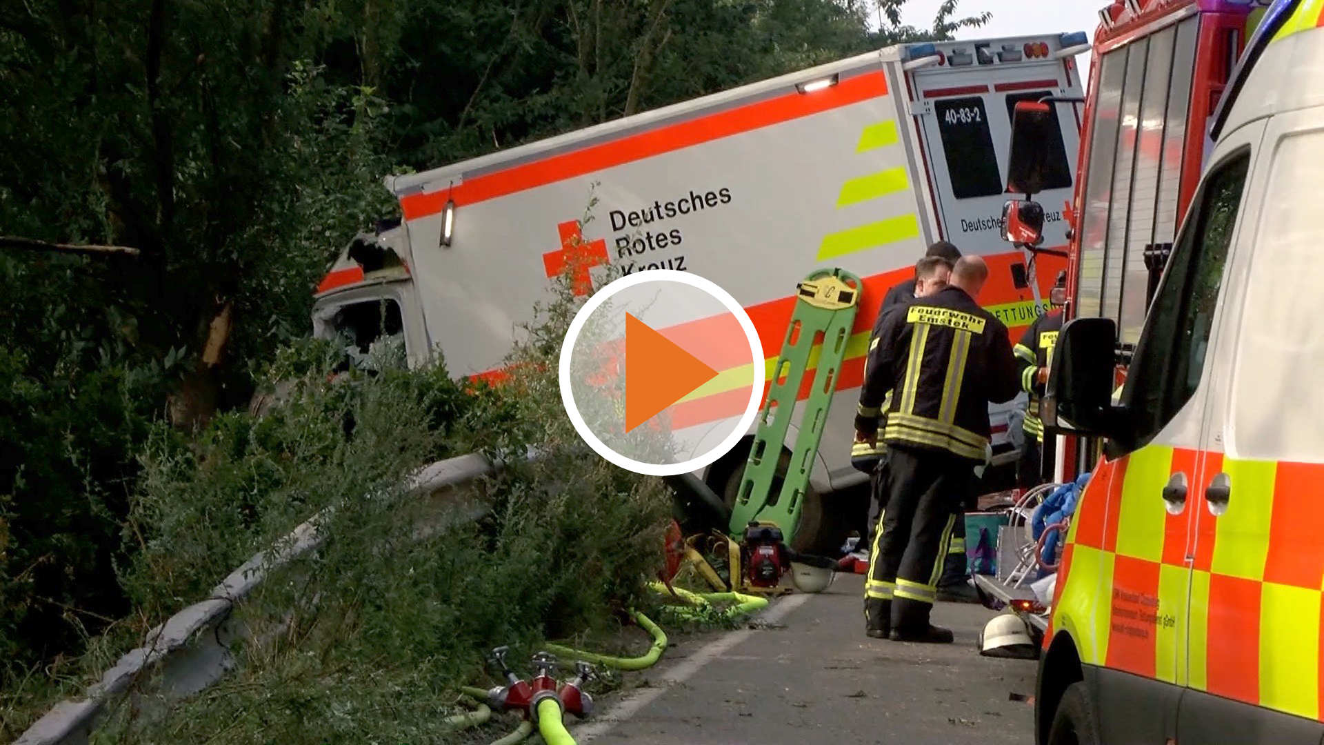 Screen_Rettungswagen verunfallt im Einsatz