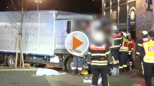 Screen_Update Viehtransporter kracht in Rettungswagen