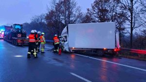 Screen_Schwerer Crash mit mehreren LKW auf A30