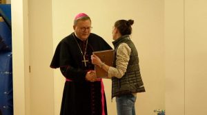 23 03 27_BischoffBodelegtAmtnieder