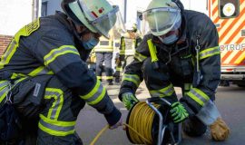 Symbolbild_Blaulicht_Feuerwehr_Einsatzkraefte