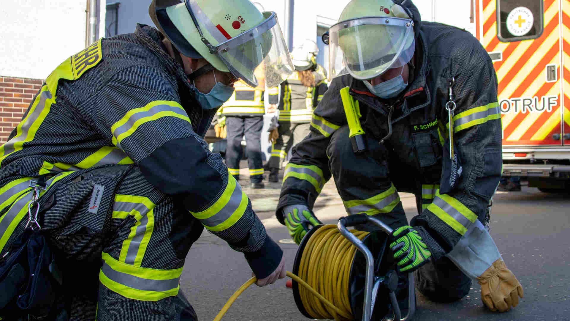 Symbolbild_Blaulicht_Feuerwehr_Einsatzkraefte