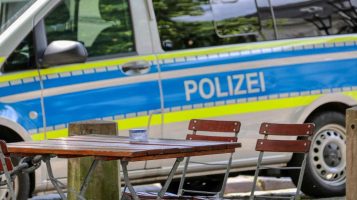 Symbolbild_Blaulicht_Polizei_Auto