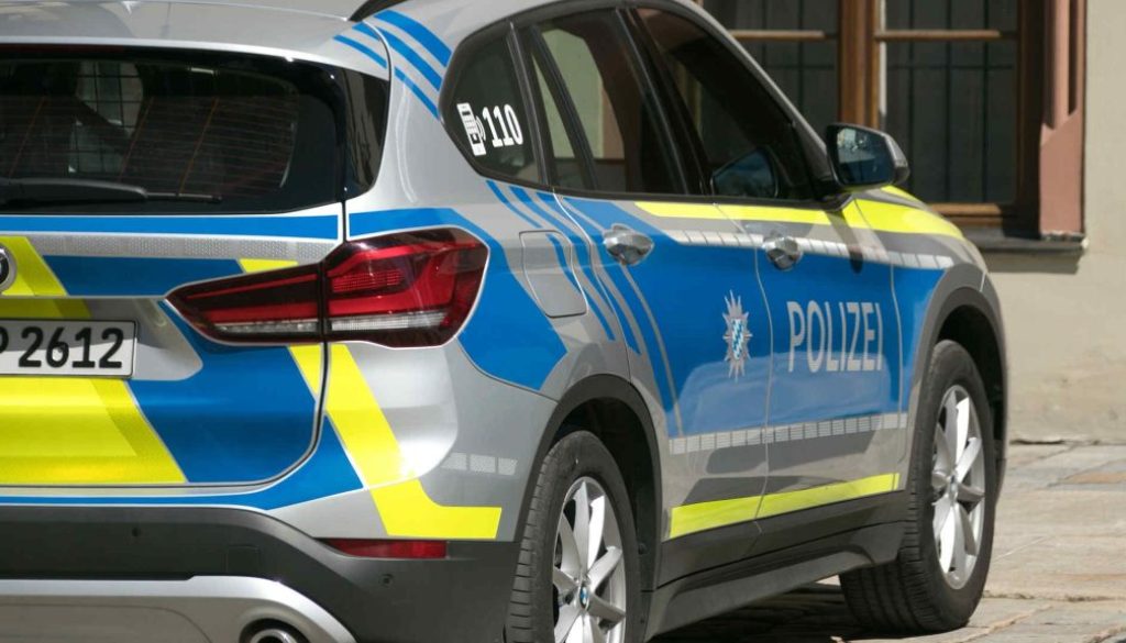 Symbolbild_Blaulicht_Polizei_Auto_b