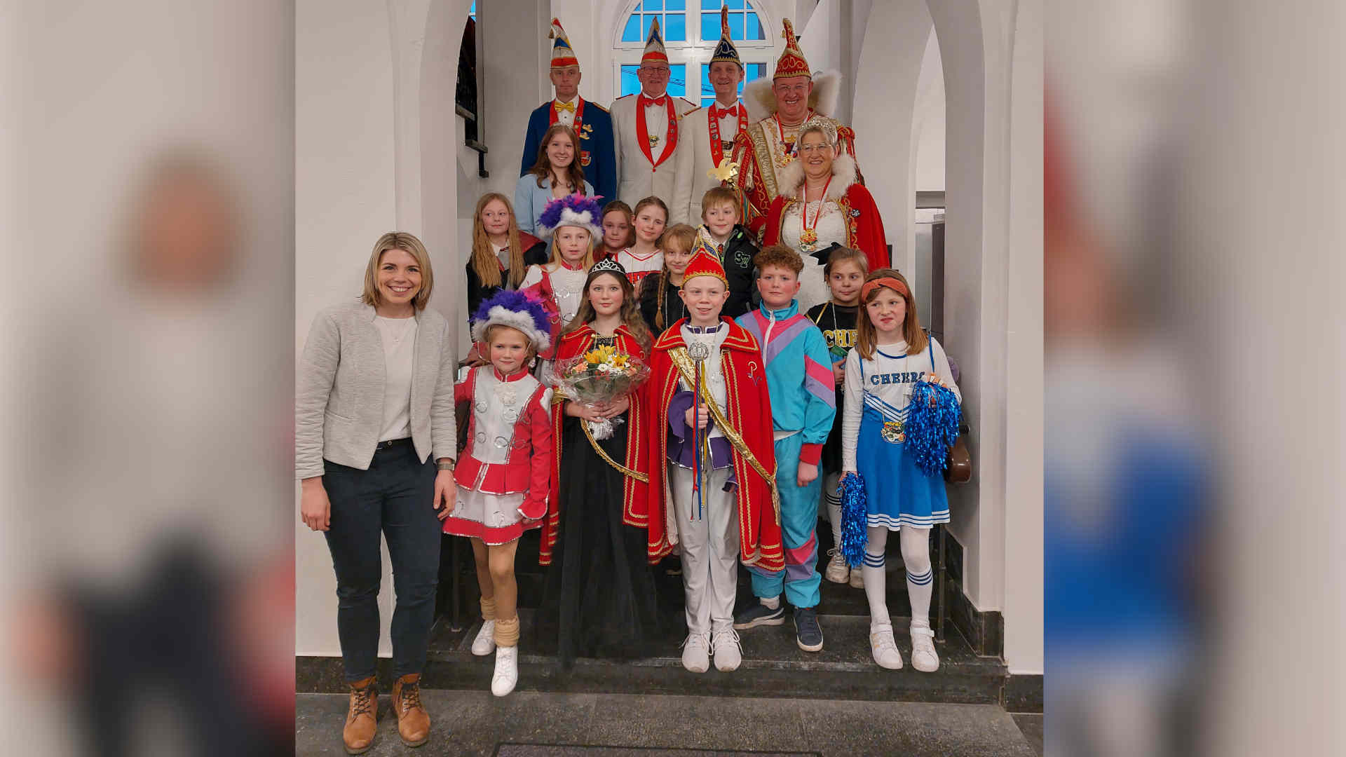 Am Montagnachmittag wurde das Kinderprinzenpaar im historischen Rathaus empfangen. Begleitet wurden sie vom Prinzenpaar und weiteren Vertretern des PCV.