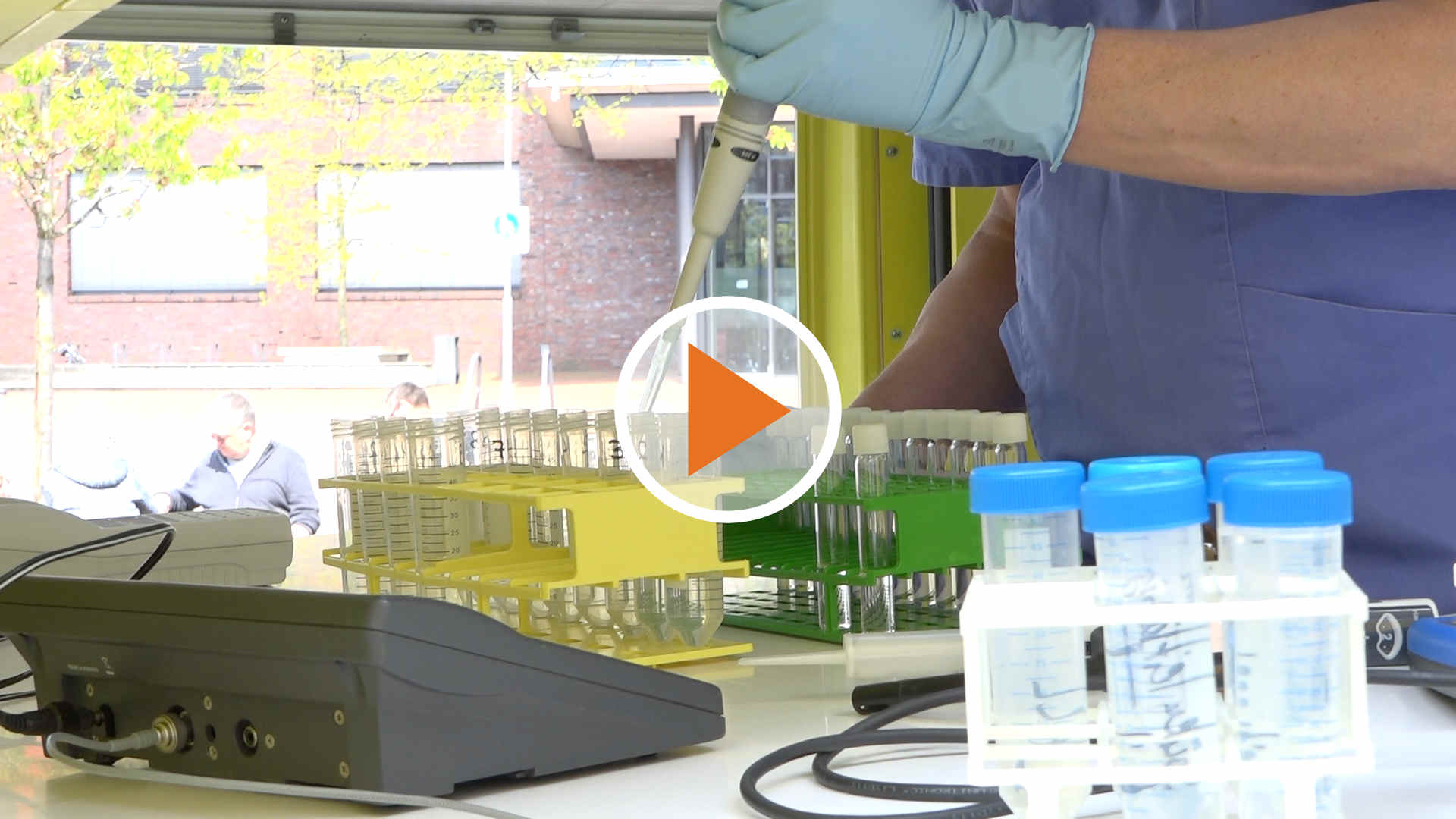 Untersuchung von Wasserproben: Labormobil in Meppen