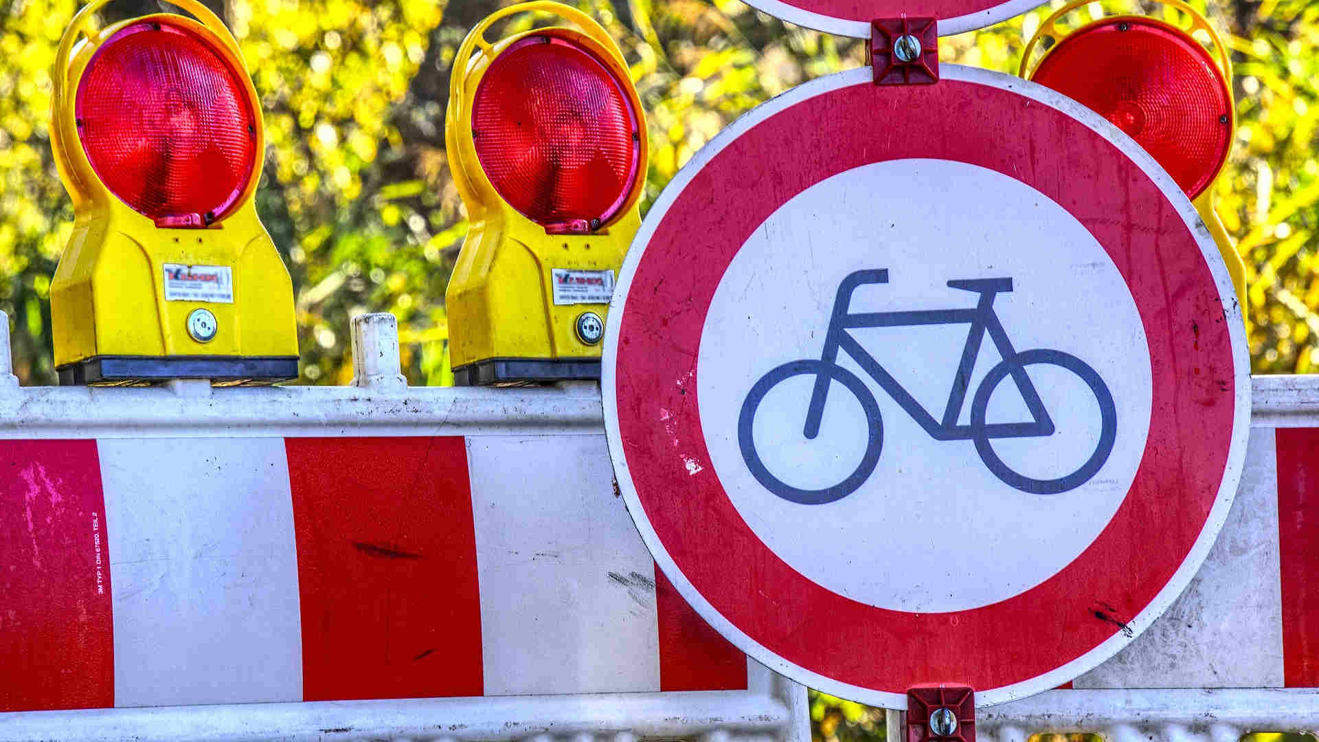 Symbolbild_Strassensperre_Fahrrad_Verbot