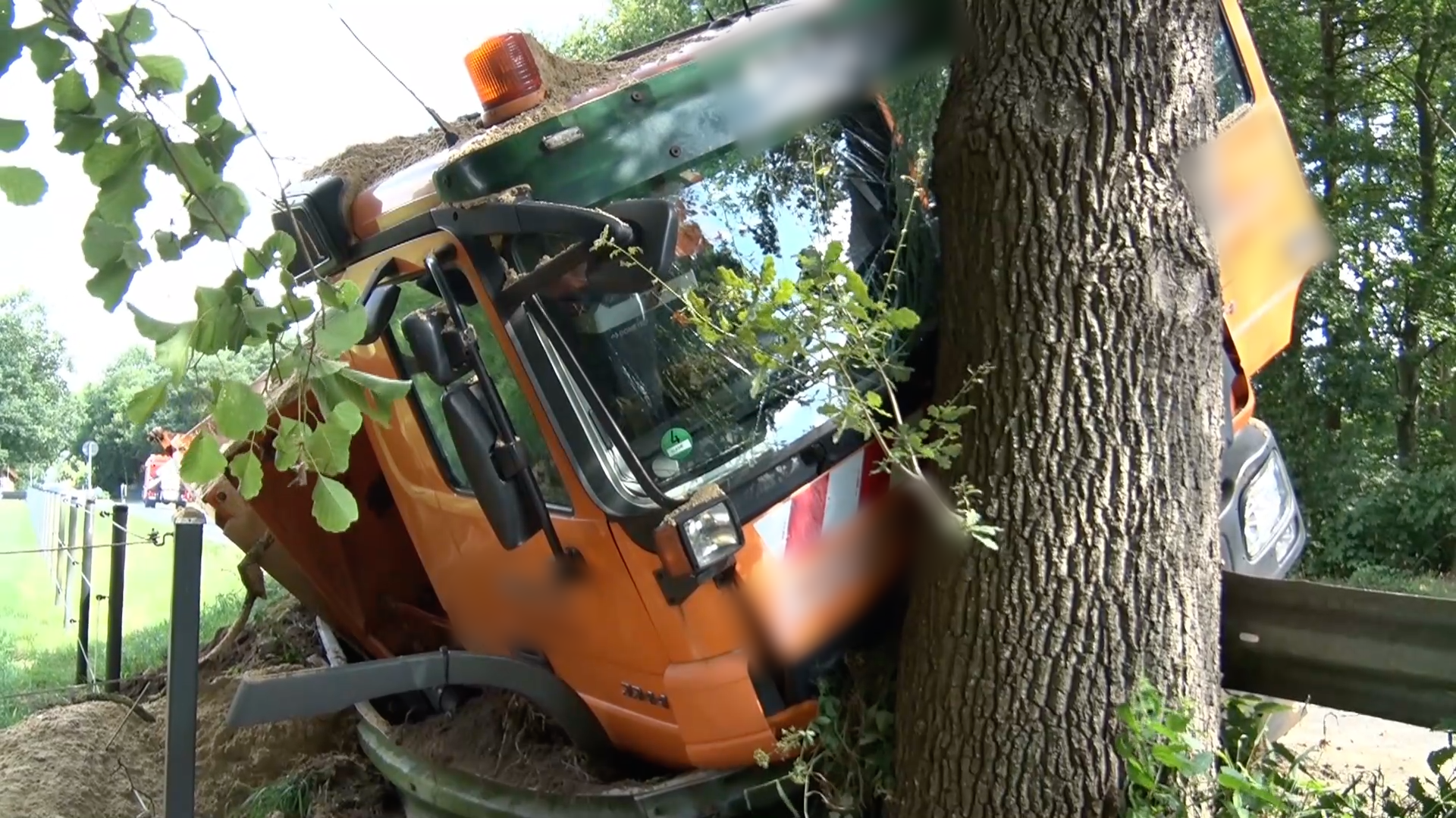 240711_Screen_LKW-Fahrer verreisst Lenkrad