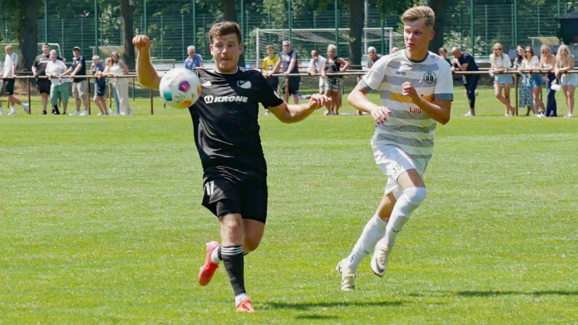 240807_Mittwoch im Pokal gegen Heeslingen Marvin Kehl Spelles Spezialist fuer Standards