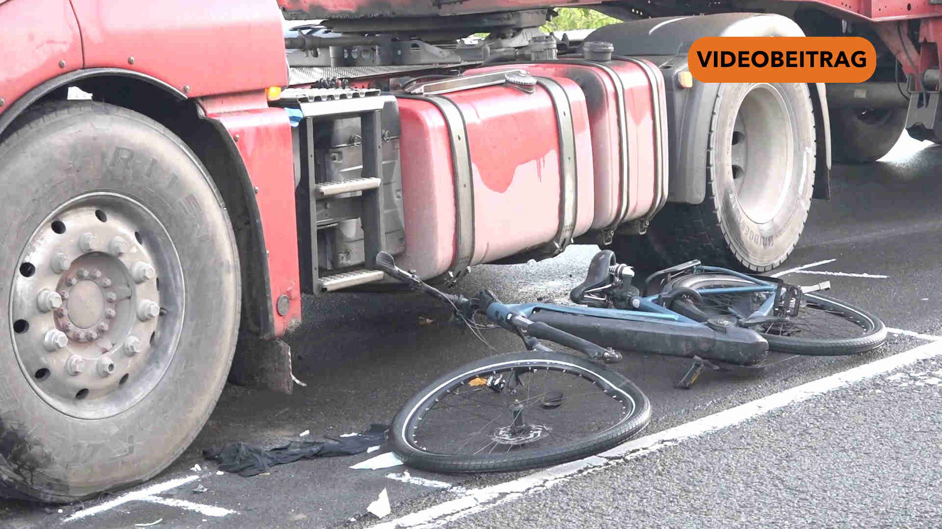 Screen_241022_LKW und Fahrradfahrer kollidiert Radfahrer tot