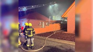 250115_Feuerwehr kann Uebergreifen von Flammen verhindern