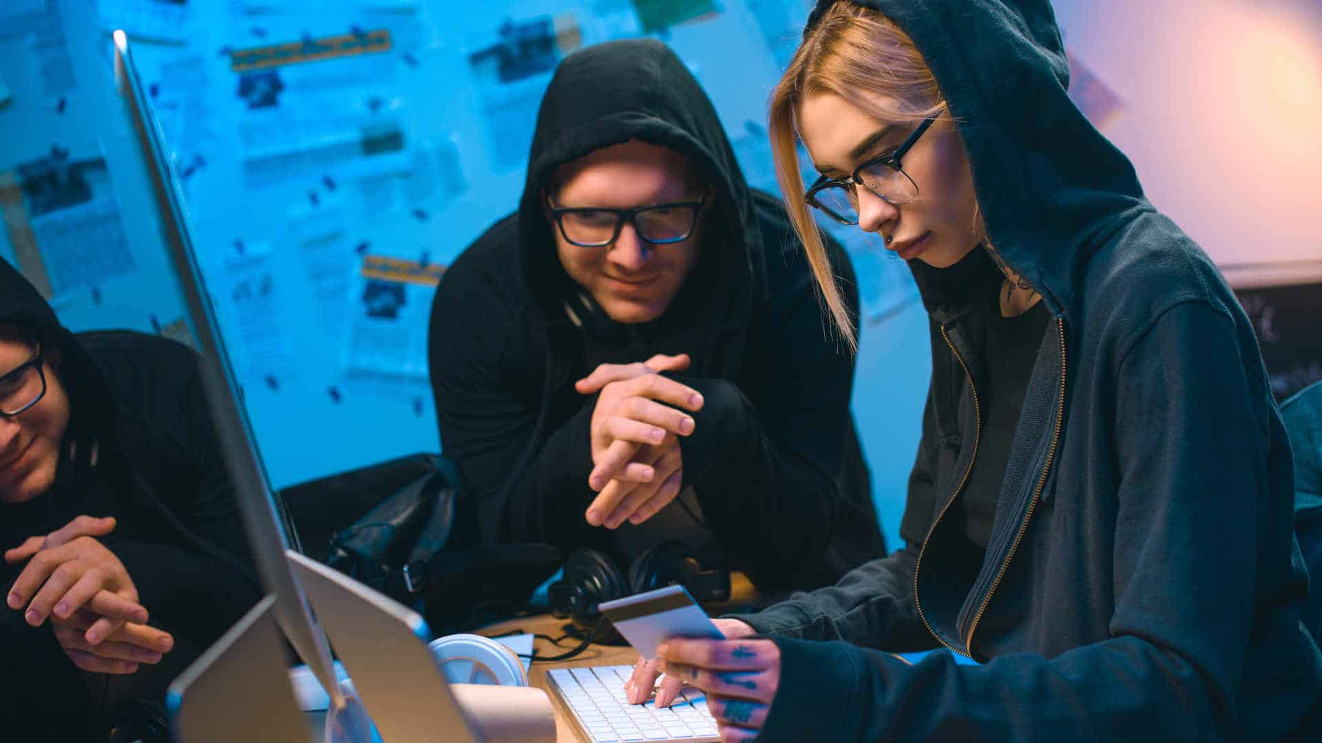 Symbolbild_online_banking_cyber_betrug_hacker