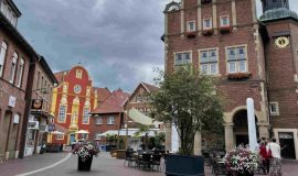 Symbolbild_Meppen_Historisches Rathaus und Windthorst Gymnasium