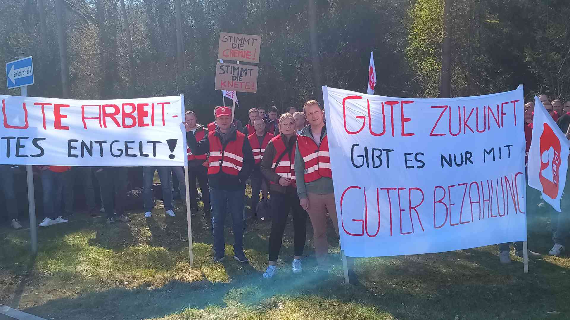 Screen_250408 300 MA bei Kundgebung