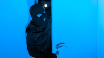 Symbolbild_Blaulicht_Einbruch_Einbrecher_3