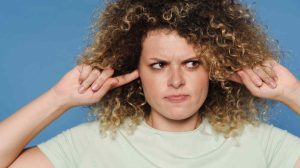 Symbolbild_laut_Laerm_Ohrenzu