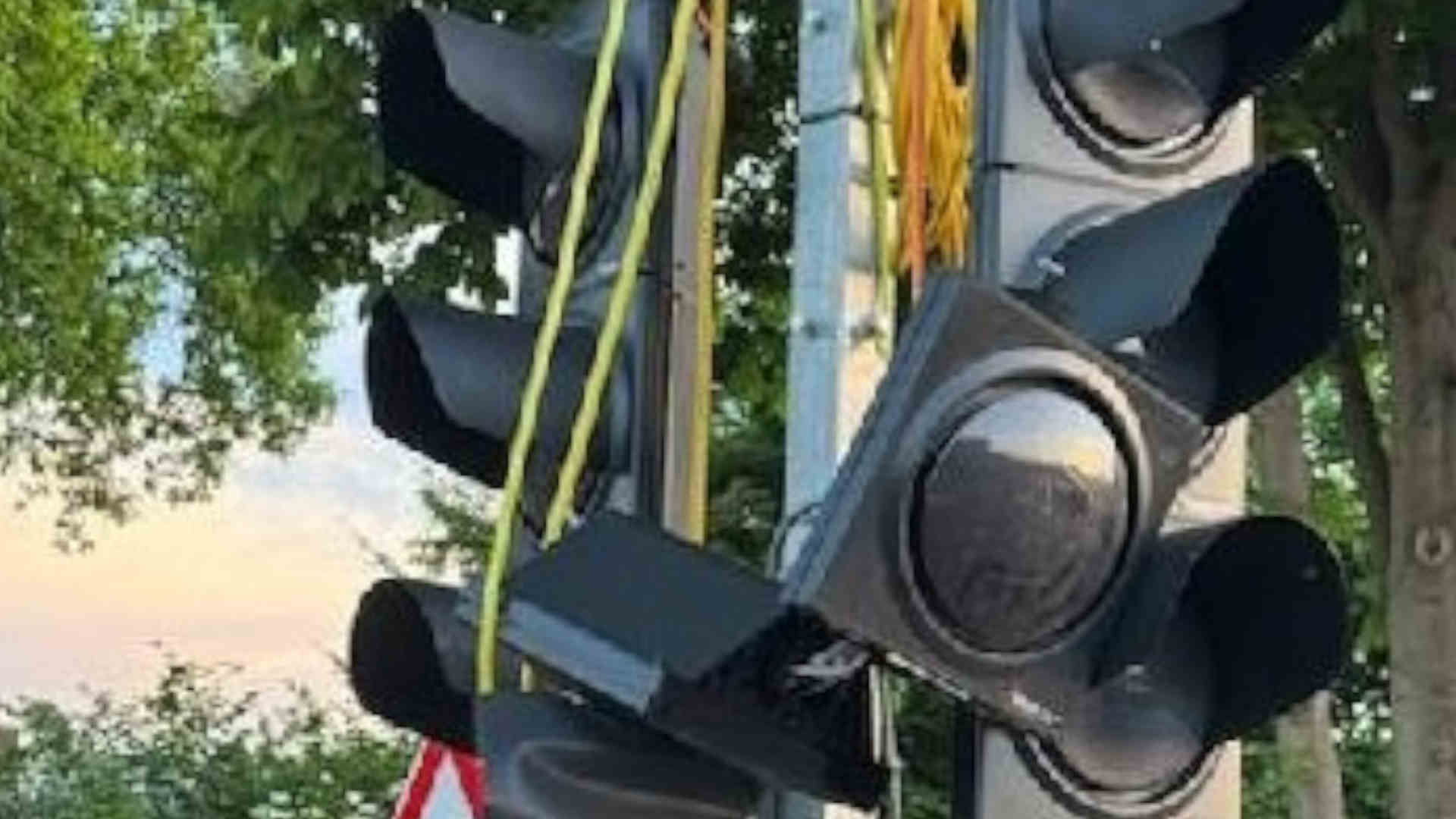 Screen_Ampelanlage beschaedigt - Zeugen gesucht