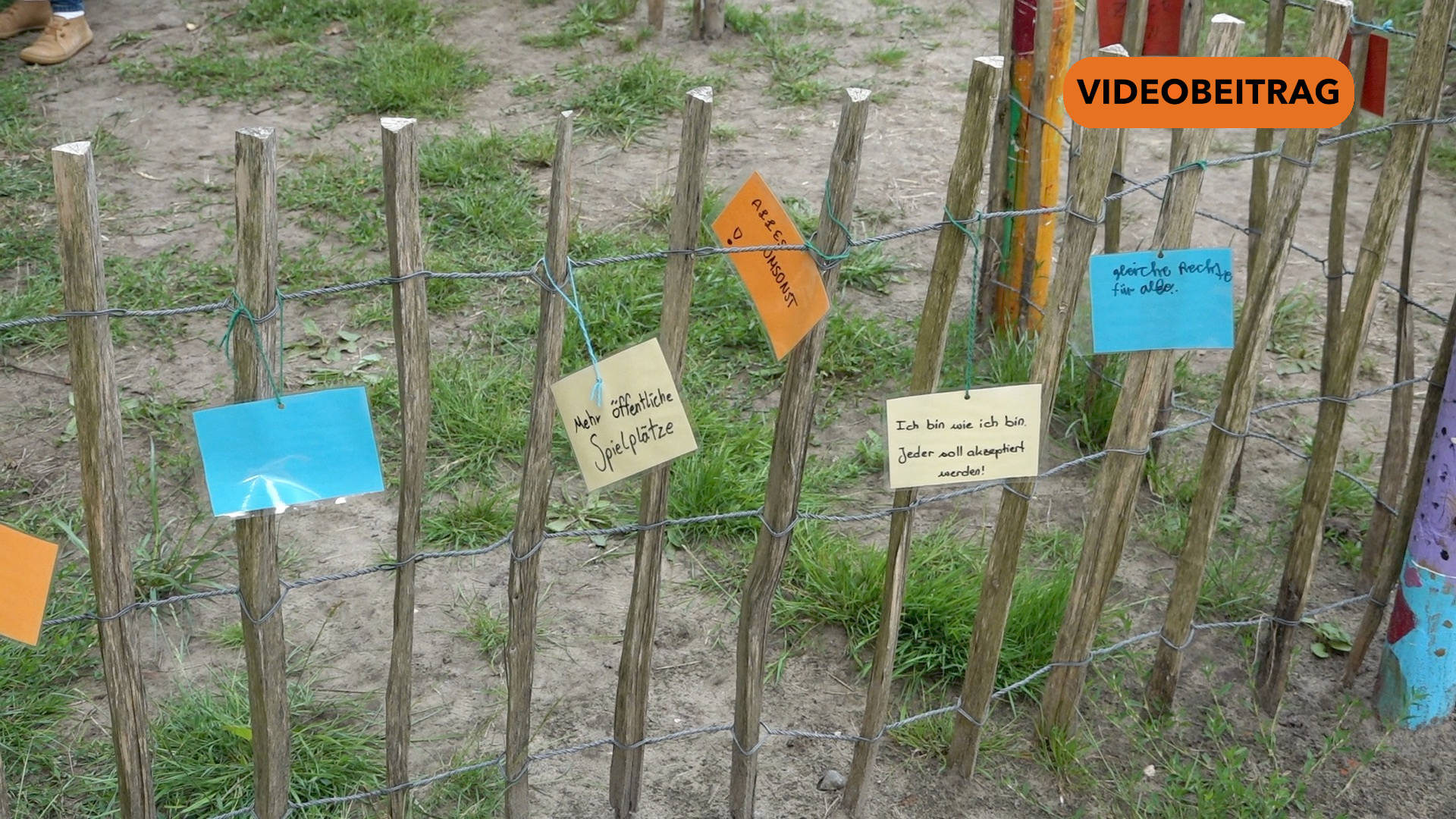 25 06 11 Kinderrechtewand SCREEN