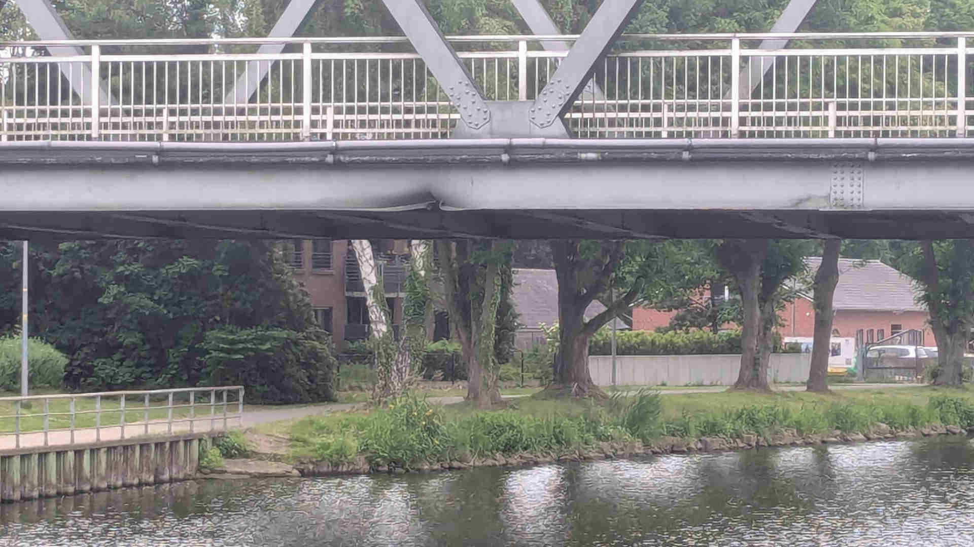 250604_Vollsperrung Schiff in Bruecke gefahren