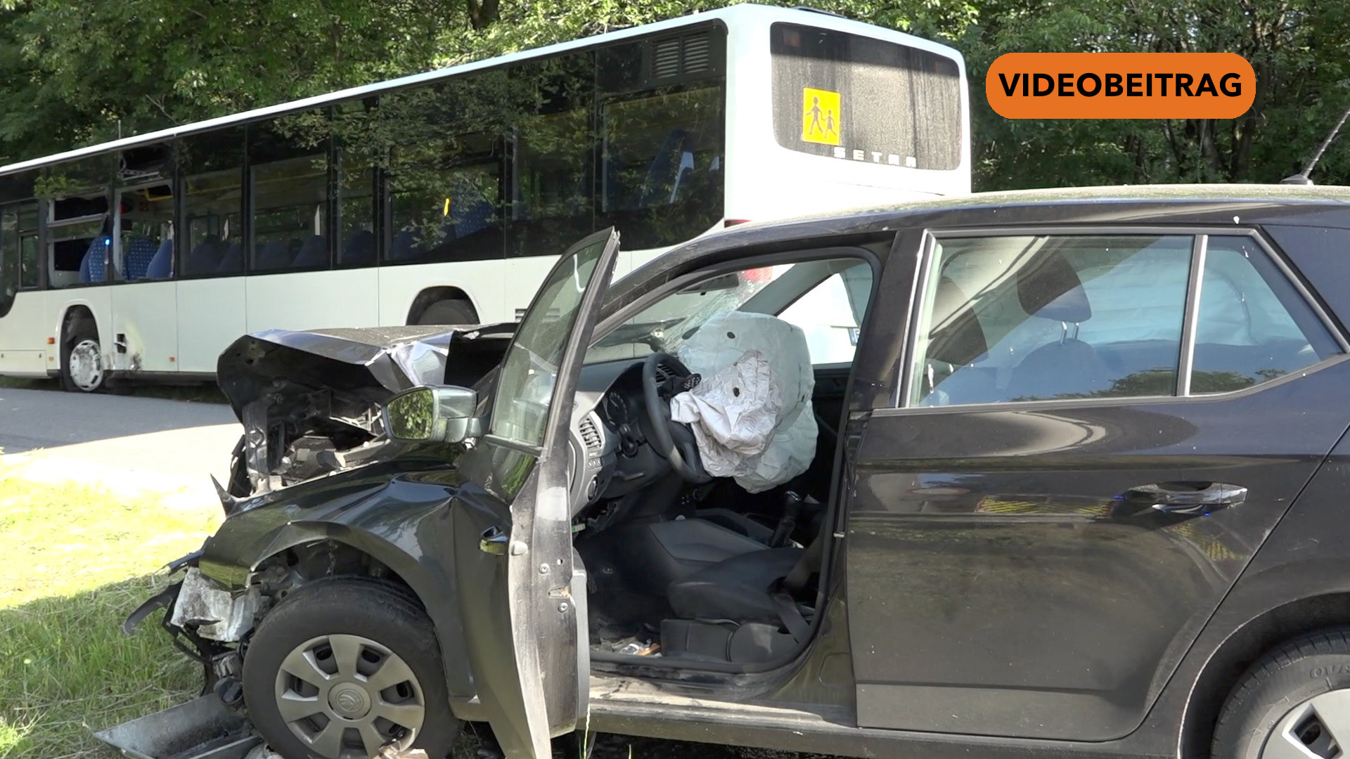 Screen_25 06 19 VU Bus gegen PKW