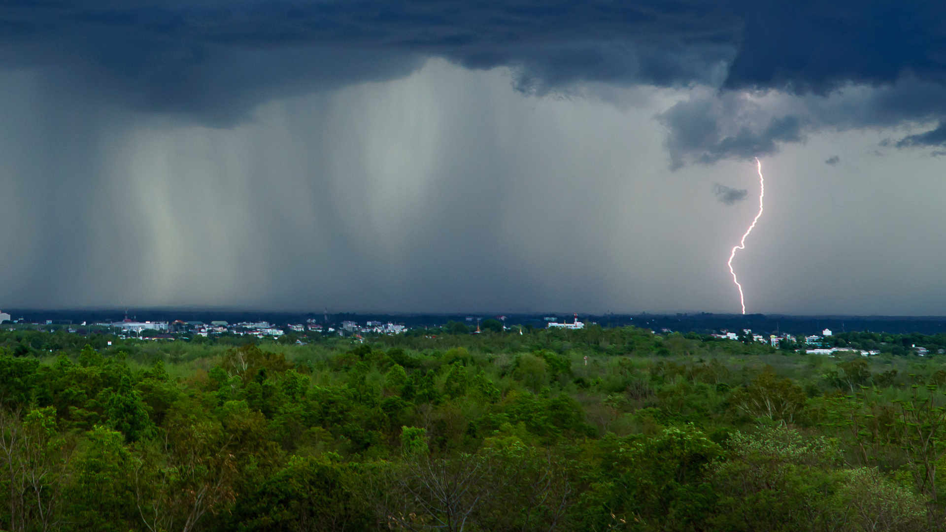 250703_Brand nach Blitzeinschlag