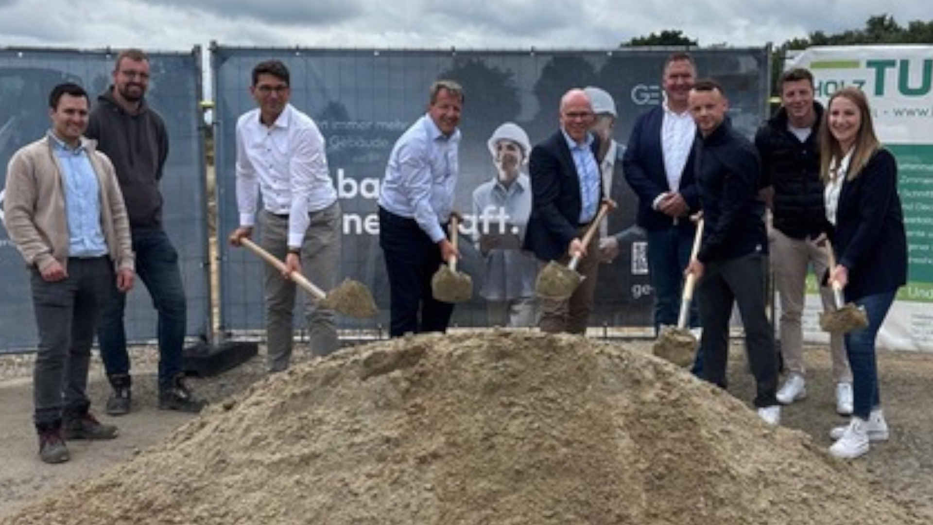 250716_Spatenstich bei Holz Tusche