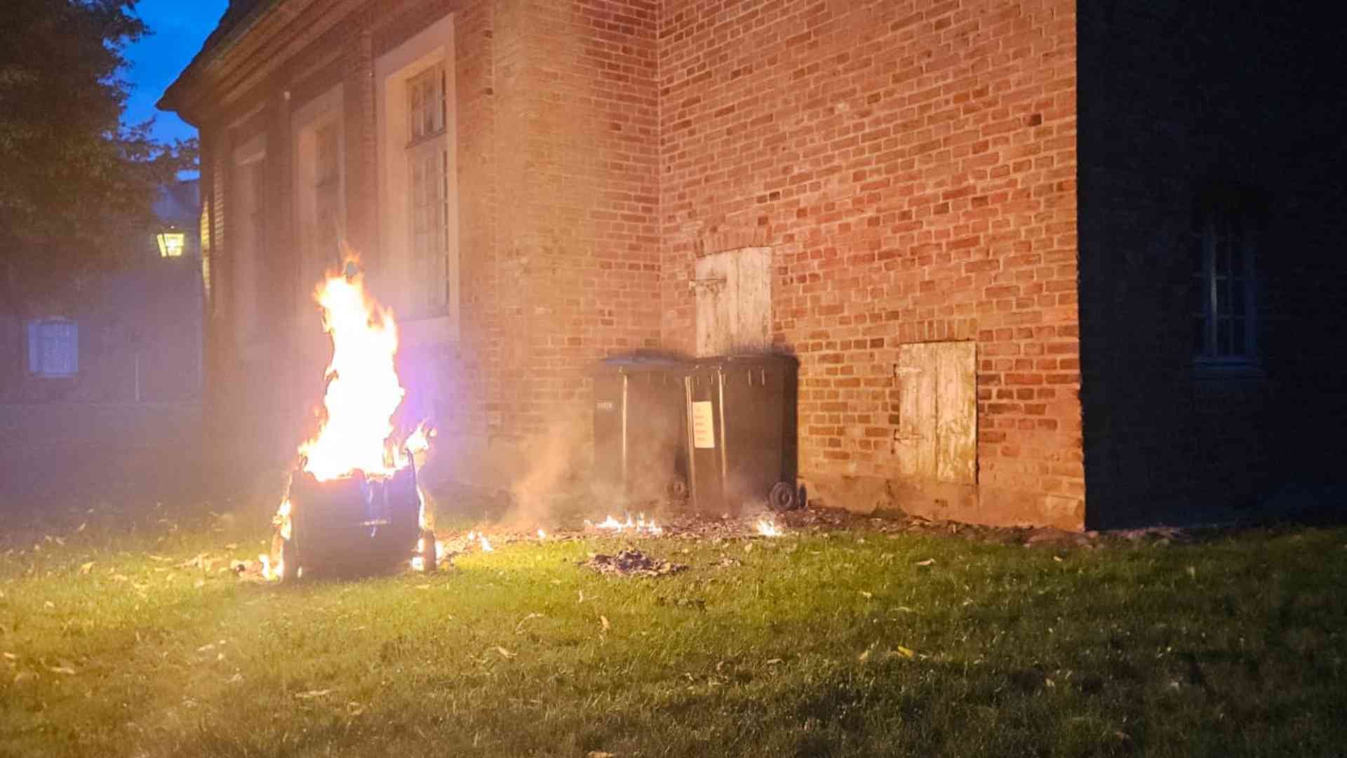 Screen_250730 Feuer Schloss Clemenswerth