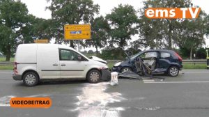 250801_Screen_PKW kracht in Transporter