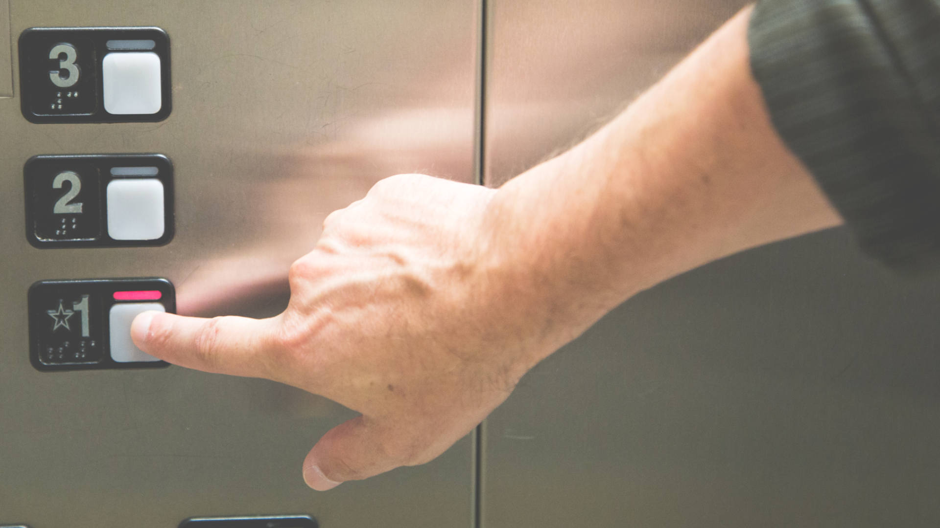 250909_Mann vier Tage lang im Fahrstuhl eingesperrt