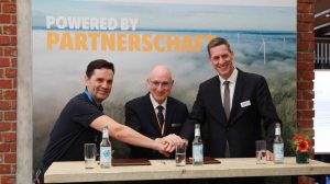 250919_Mercedes Benz baut riesigen Windpark