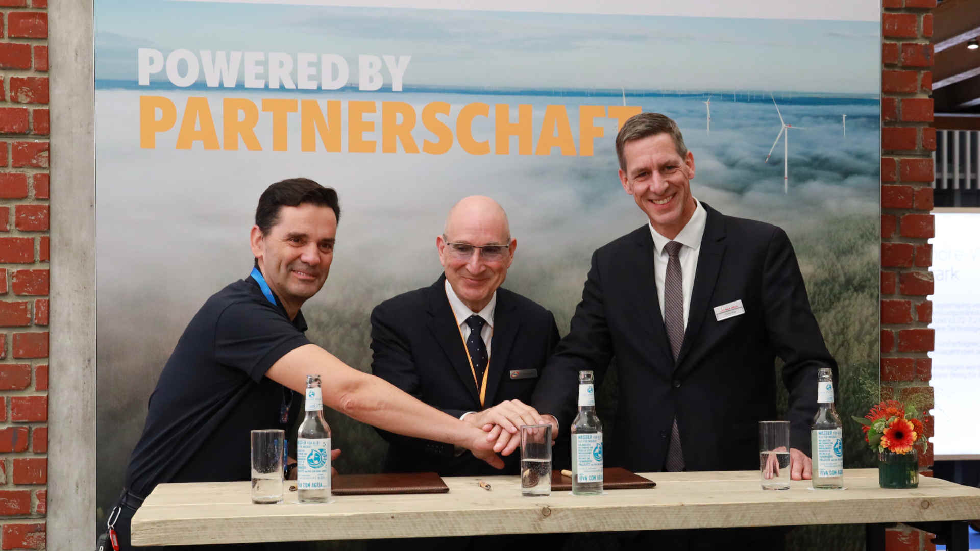 250919_Mercedes Benz baut riesigen Windpark