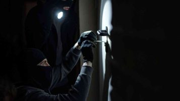 Symbolbild_Einbruch Einbrecher_Quelle Envato