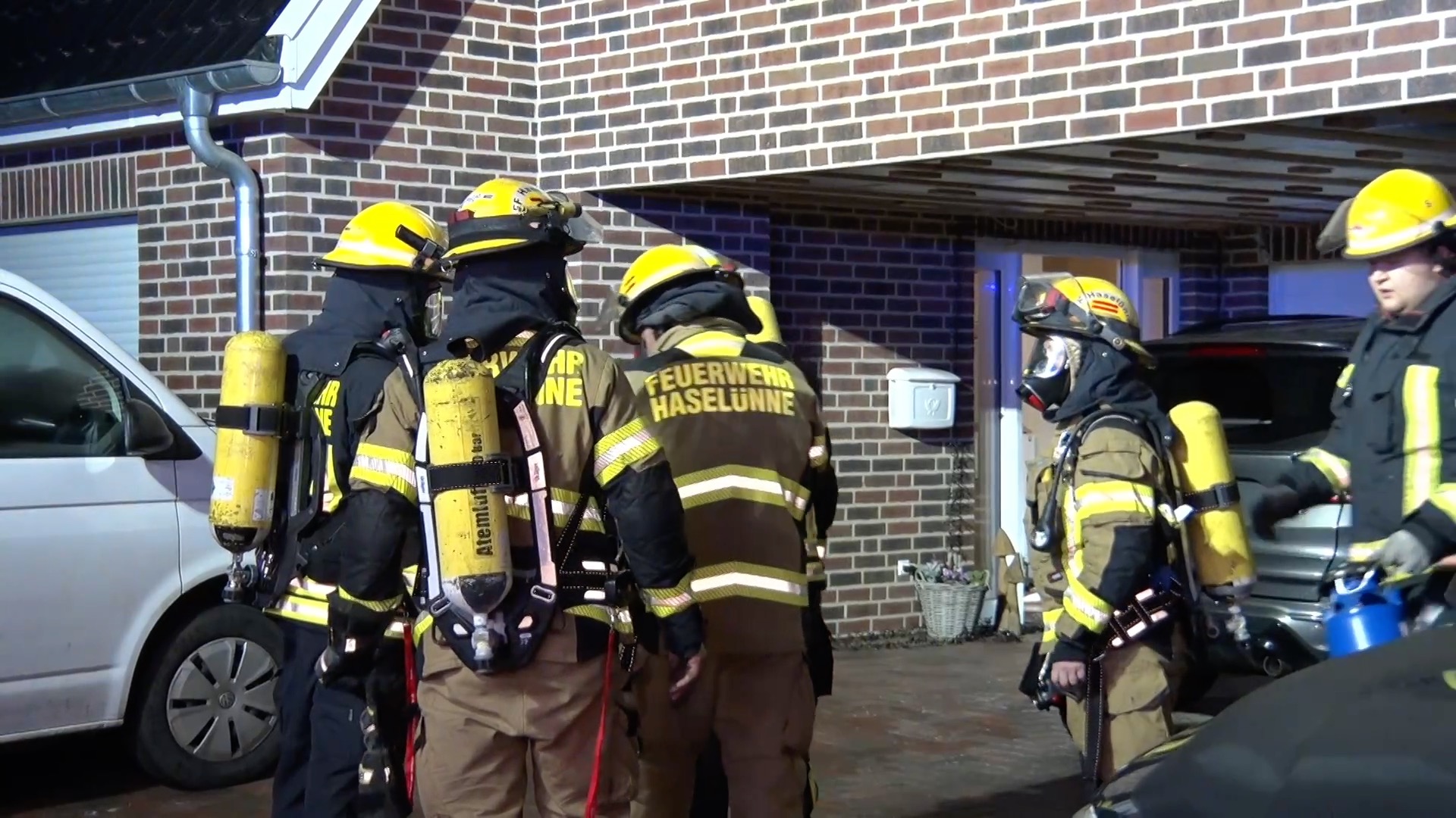 2025-12-01 22517 1 NI Haseluenne Balkonbrand Screen