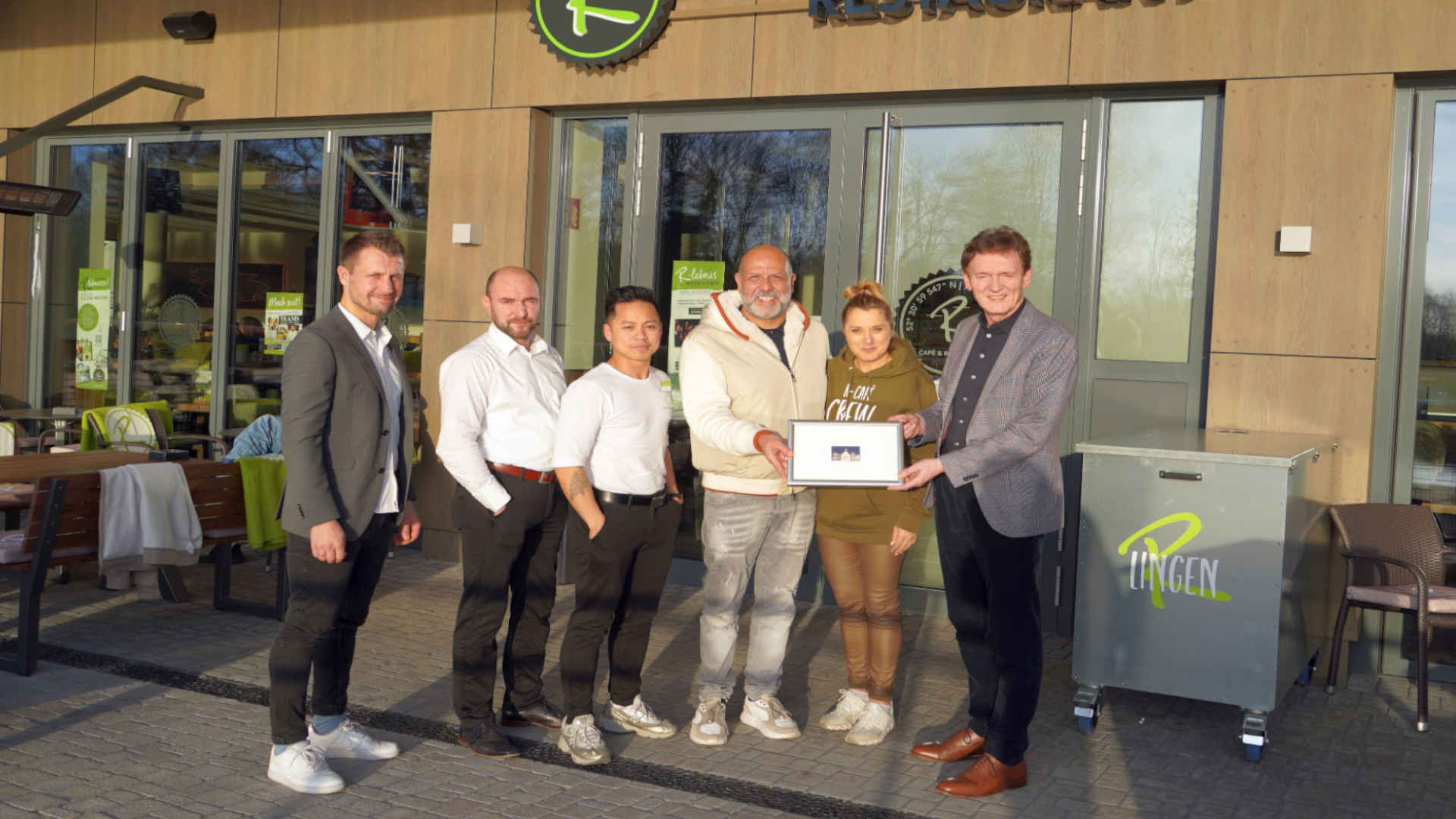 25 12 16 Cafee SCREEN