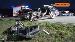 251210_Frontalcrash Zwei Personen eingeklemmt