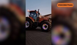 251215_Festlich geschmückte Traktoren unterwegs