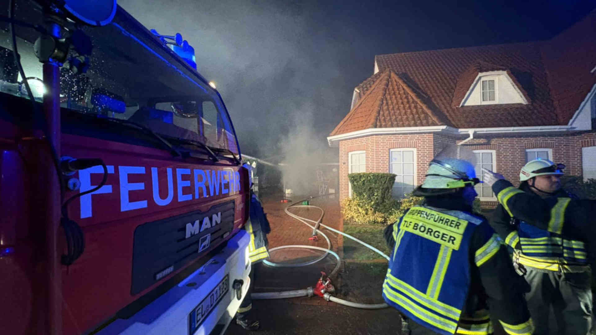 Screen_Gebaeudebrand an einem Mehrfamilienhaus
