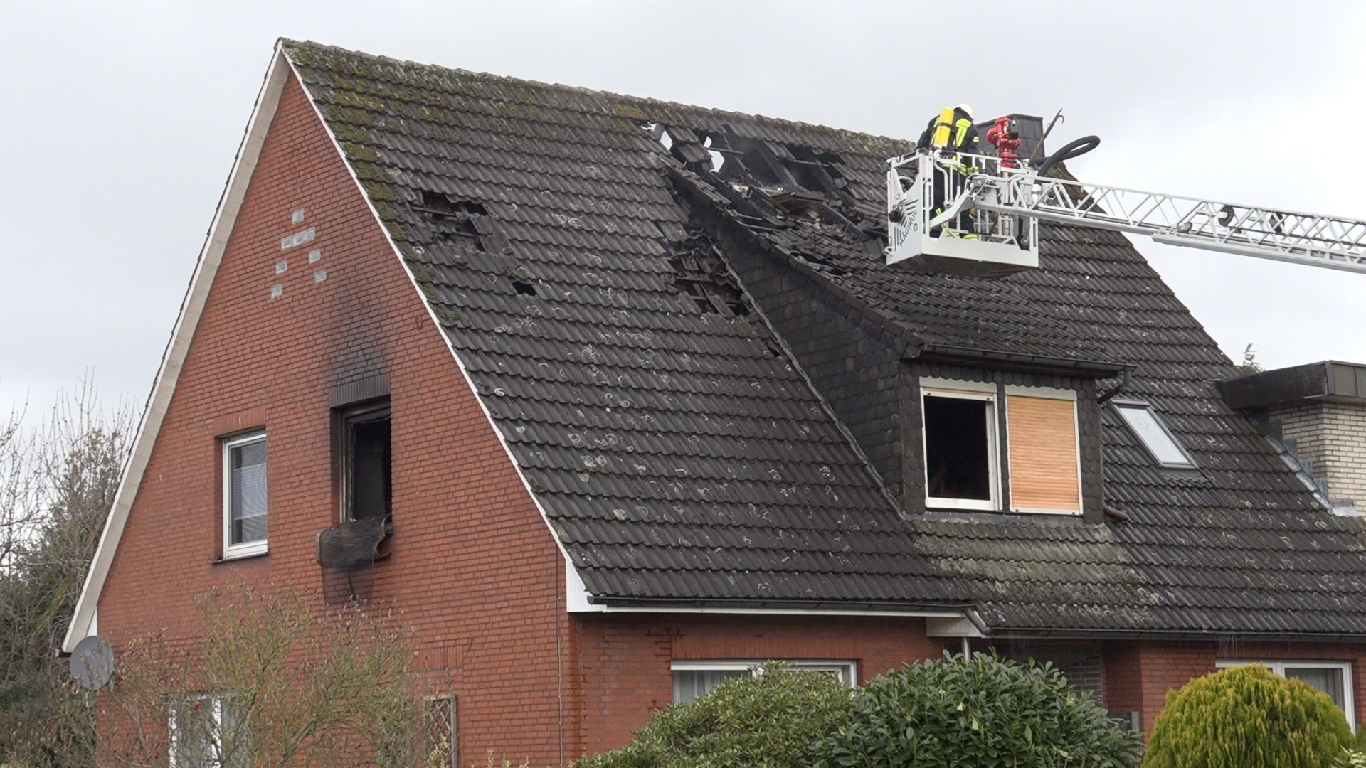 2026-03-26 22916 1 NI Heede Dachstuhlbrand NWM-TV 9