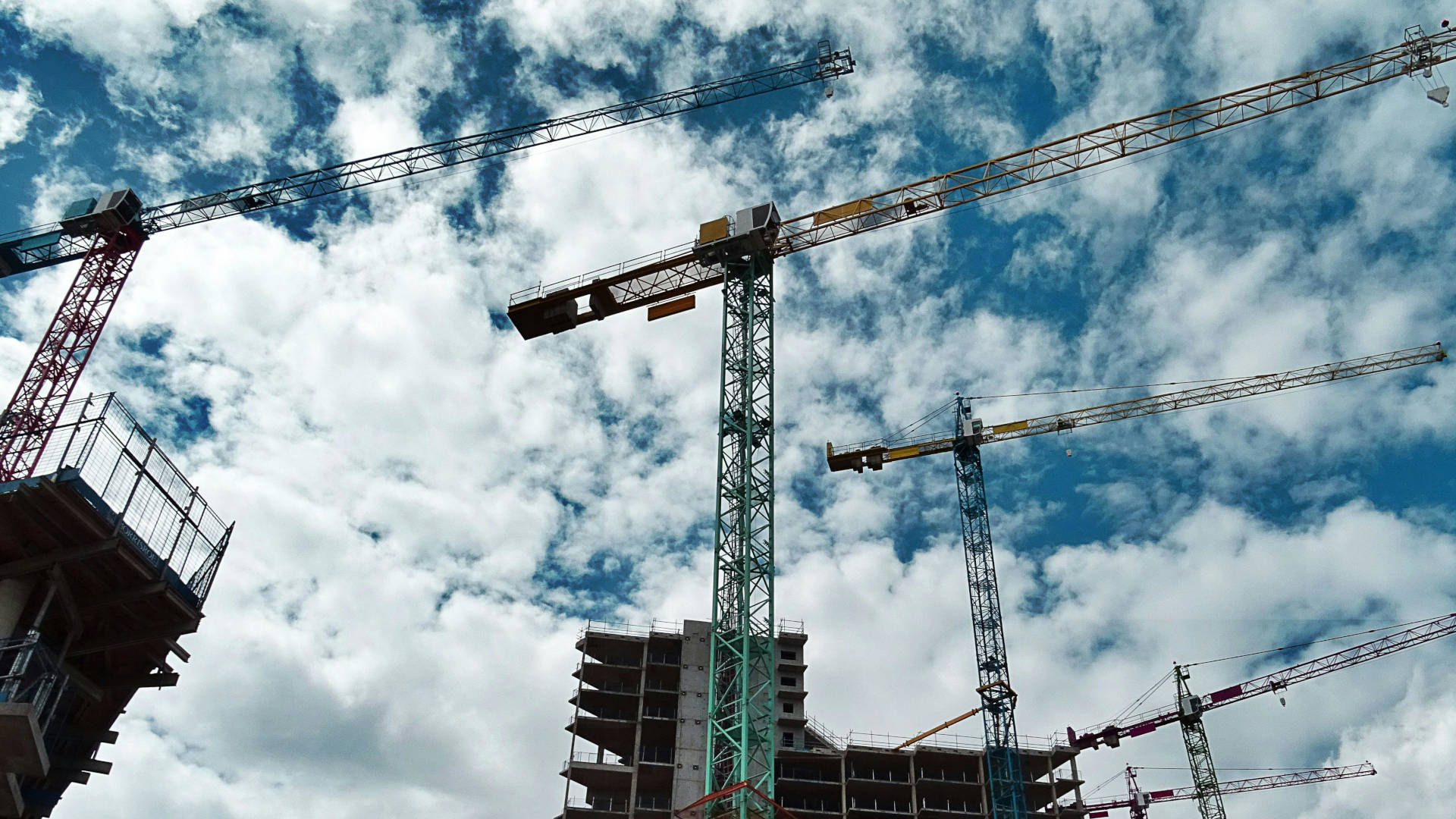 26 03 16 SYMBOLBILD HAUSBAU SCREEN