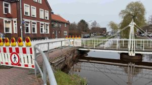 Halbseitige Sperrung an der Umländerwiek links in Papenburg
