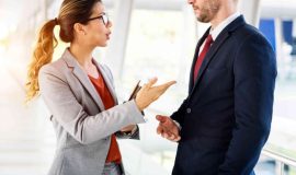 Screen_Unternehmen_Gespraech