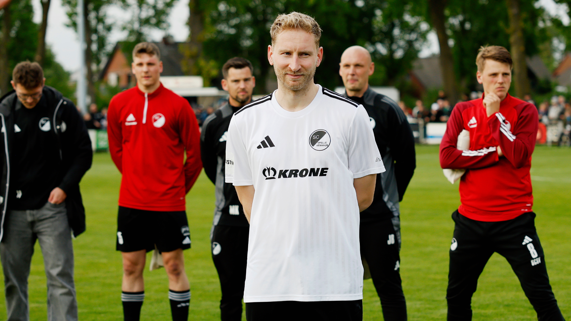 Spelle verabschiedet vier Spieler und zwei Trainer