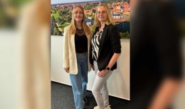 Frau Lammers (li.) und Frau Schulte (re.) unterstützen in schwierigenLebensphasen im Harener Rathaus.