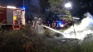 2026-07-27 23276 1 NI Geeste Vegetationsbrand nachts NWM-TV SCREEN